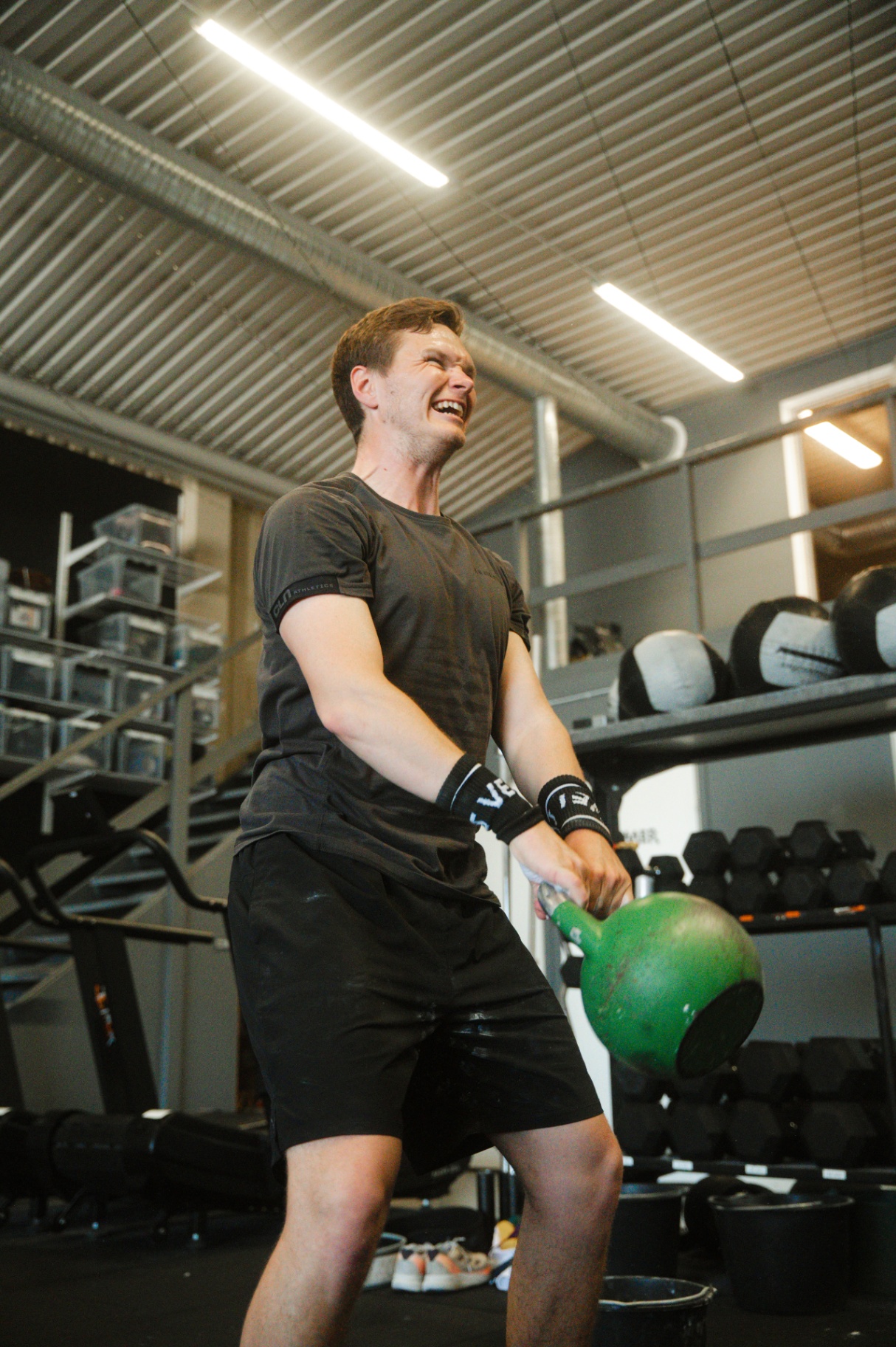 Kettlebell swing med ett skratt